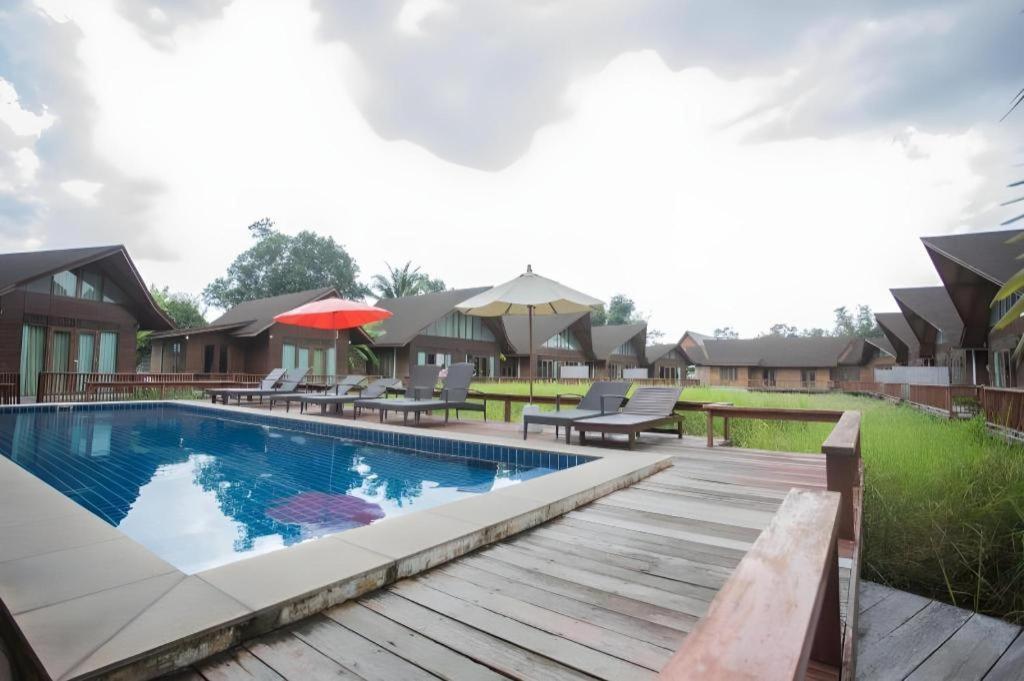 100 Islands Resort & Spa Surat Thani Exterior photo