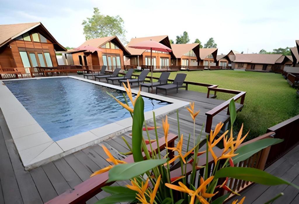 100 Islands Resort & Spa Surat Thani Exterior photo